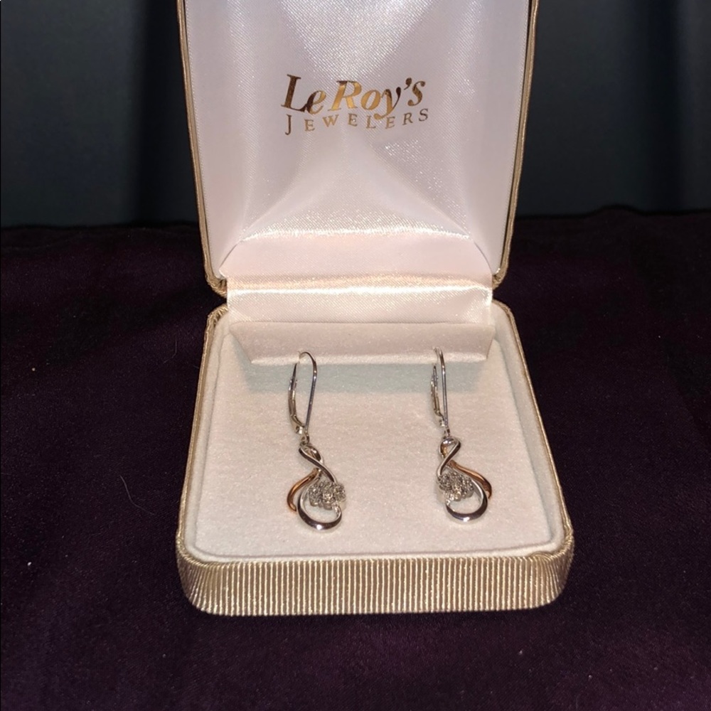 LeRoy’s infinity with flower earrings